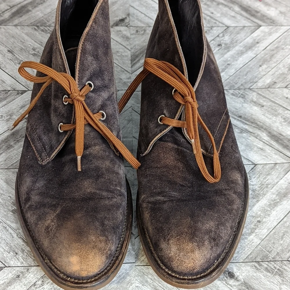 Donald J.Pliner Brown Distressed Eliot Chukka Boots...Size 9M